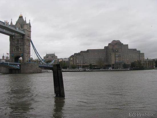 Tower Hotel naast de Tower Bridge