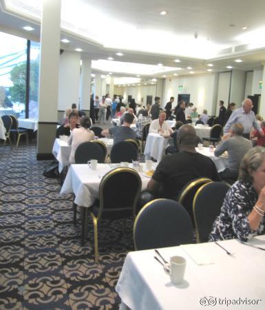 Vast, comfortable room - clean linen tablecloths each meal