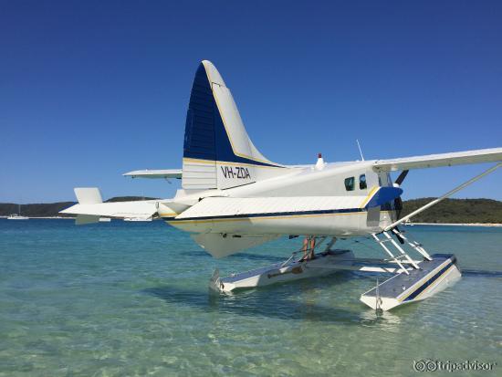 Seaplane flies from Airlie Beach