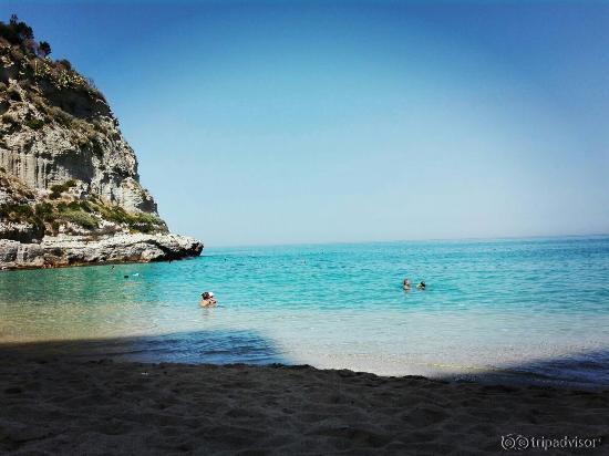 Spiaggia di Tropea sotto santuario