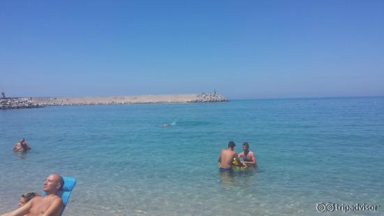 spiaggia tra il porto di Tropea e Parghelia