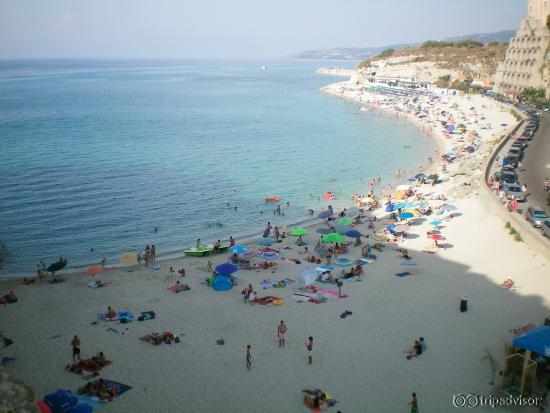 Spiaggia libera a ridosso della Chiesa dell'Isola