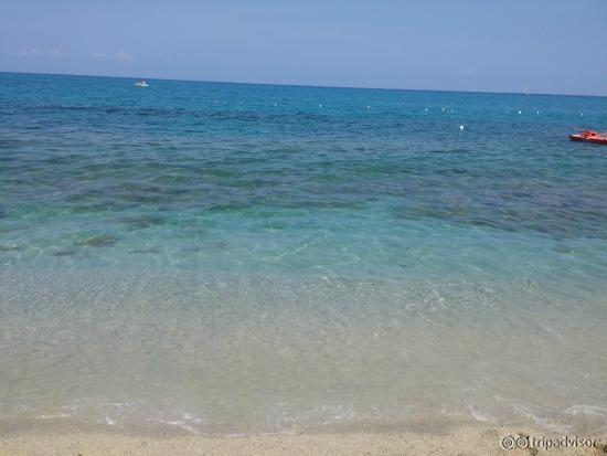 Il mare della spiaggia del Convento a Tropea