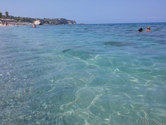 Il mare della spiaggia del Convento a Tropea