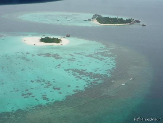 水上飛行機から撮影　どこかのホテル＆環礁