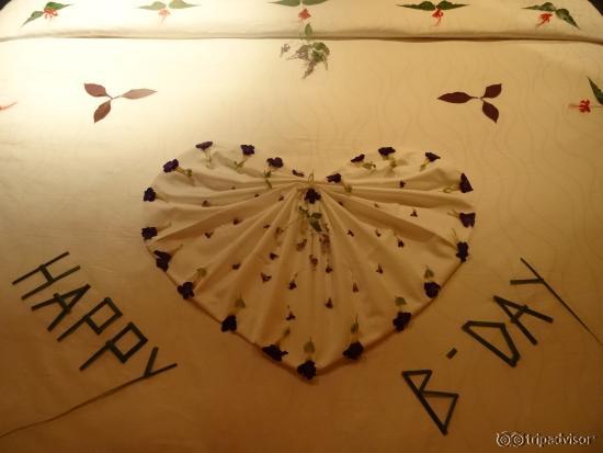 Bett geschmückt, wie nett!!