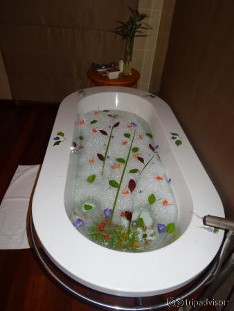 Badewanne geschmückt