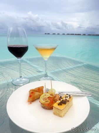 daily happy hour (free!) at Vilu