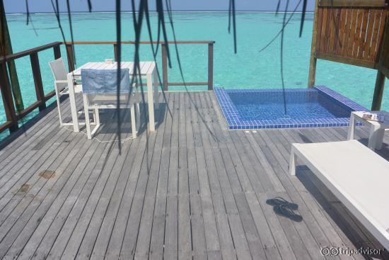 King Water Vila deck