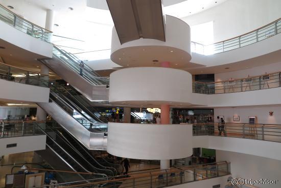 มีงานศิลปะร่วมสมัย สะท้อนวัฒนธรรมไทย