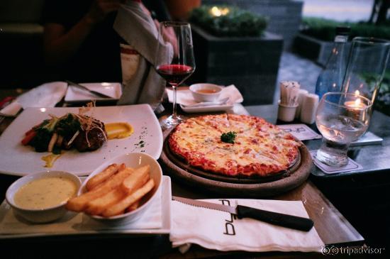 레스토랑의 저녁메뉴