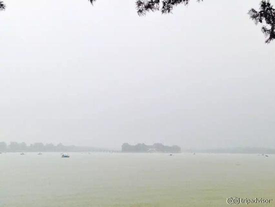 雨中的十七孔桥