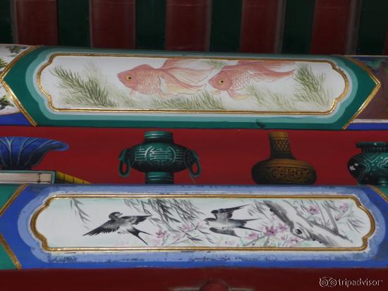example of paintings in the corridor at the Buddhist temple