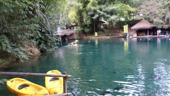 Lago de águas cristalinas