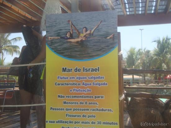 piscina q ñ nos deixa colocar os pés no fundo:atração maravilhosa