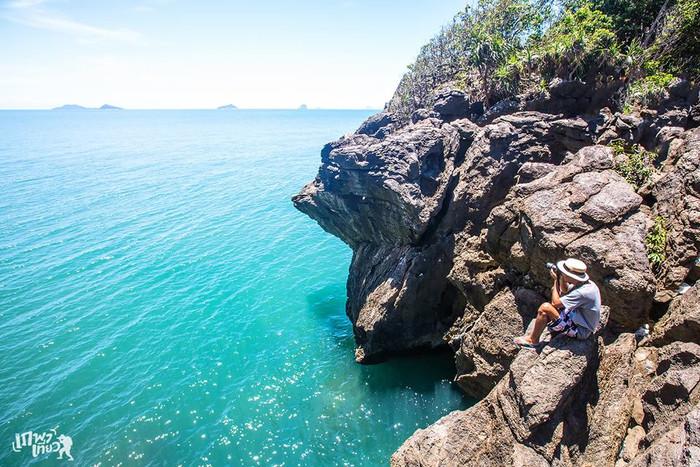 ปราสามหินพันยอด เกาะเขาใหญ่ 