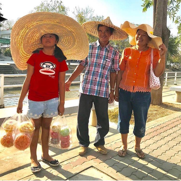 ครอบครัวคุณ Is Pui ตลาด100 ปี สามชุก จังหวัดสุพรรณบุรี