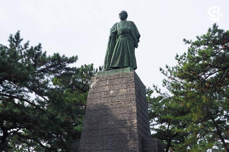 หาดคัตสึระฮะมะ (Katsurahama Beach)