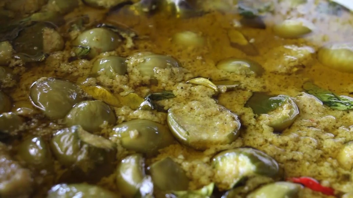 ขนมจีนคุณย่า สุดยอดความอร่อย 3 ชั่วอายุคน ท่ามกลางบรรยากาศสวนดอกไม้อันร่มรื่น