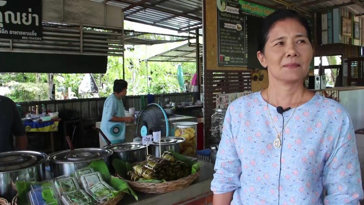 ขนมจีนคุณย่า สุดยอดความอร่อย 3 ชั่วอายุคน ท่ามกลางบรรยากาศสวนดอกไม้อันร่มรื่น