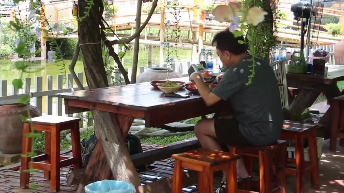 ขนมจีนคุณย่า สุดยอดความอร่อย 3 ชั่วอายุคน ท่ามกลางบรรยากาศสวนดอกไม้อันร่มรื่น