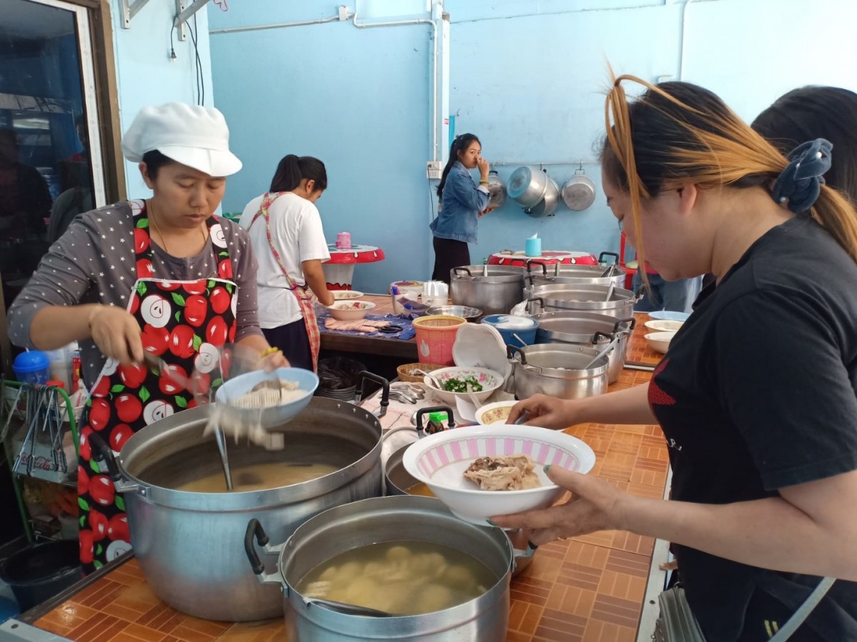 ร้านก๋วยจั๊บชลประทาน อร่อยไม่แพง เริ่มต้นเพียงชามละ 3 บาท