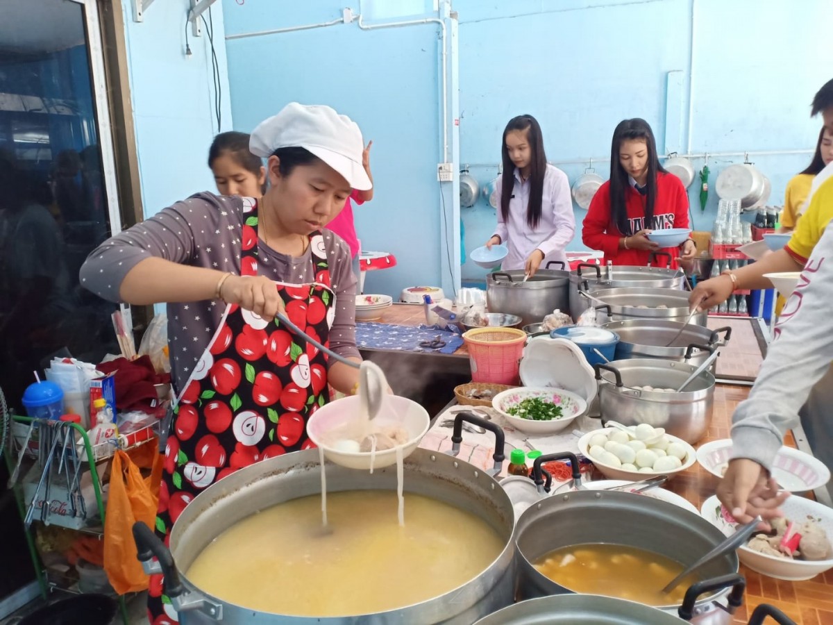 ร้านก๋วยจั๊บชลประทาน อร่อยไม่แพง เริ่มต้นเพียงชามละ 3 บาท