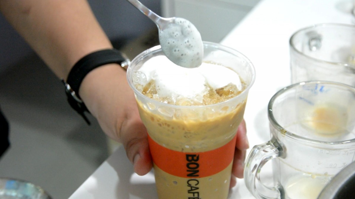 กาแฟสดฝีมือบาริสต้าเด็กพิเศษ ร้านห้วยหมู coffee ดื่มแล้วได้บุญด้วย