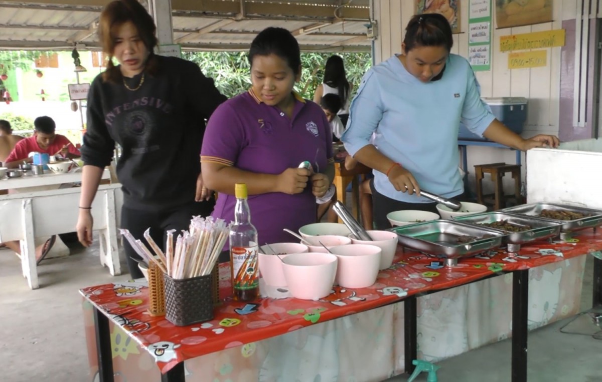 ร้านก๋วยเตี๋ยวจัดโปรยั่วนักกิน บุฟเฟ่ต์ไม่อั้น 40 บาท อิ่มถึงใจอร่อยเข้มข้น