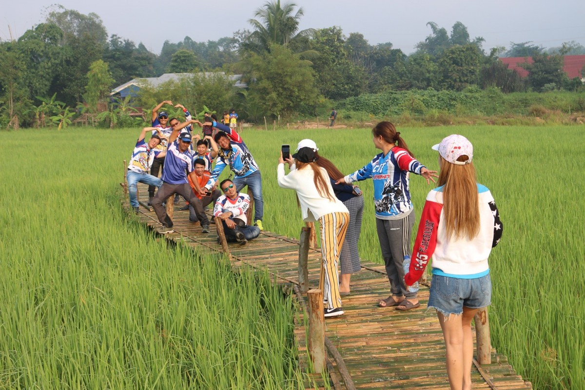 ทะเลหมอก "เขาโปกโล้น" เดินชมทุ่งนาบนสะพานไม้