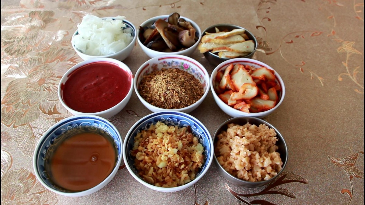 ชวนชิมก๋วยเตี๋ยวเจเตาถ่านสูตรโบราณ ขายมานานกว่า 50 ปี