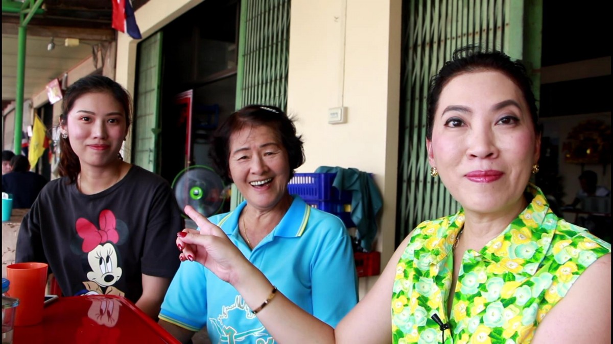 ชวนชิมก๋วยเตี๋ยวเจเตาถ่านสูตรโบราณ ขายมานานกว่า 50 ปี