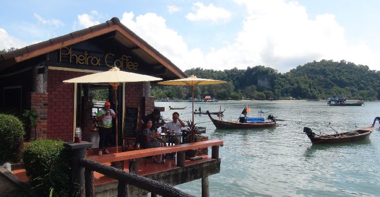 "ร้านกาแฟข้ามกาลเวลา" จิบกาแฟแลเลชมวิวหลักล้านที่เภตรา จสตูล