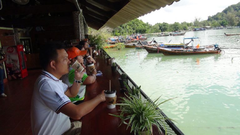 "ร้านกาแฟข้ามกาลเวลา" จิบกาแฟแลเลชมวิวหลักล้านที่เภตรา จสตูล