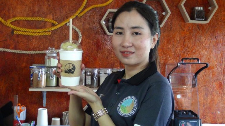 "ร้านกาแฟข้ามกาลเวลา" จิบกาแฟแลเลชมวิวหลักล้านที่เภตรา จสตูล