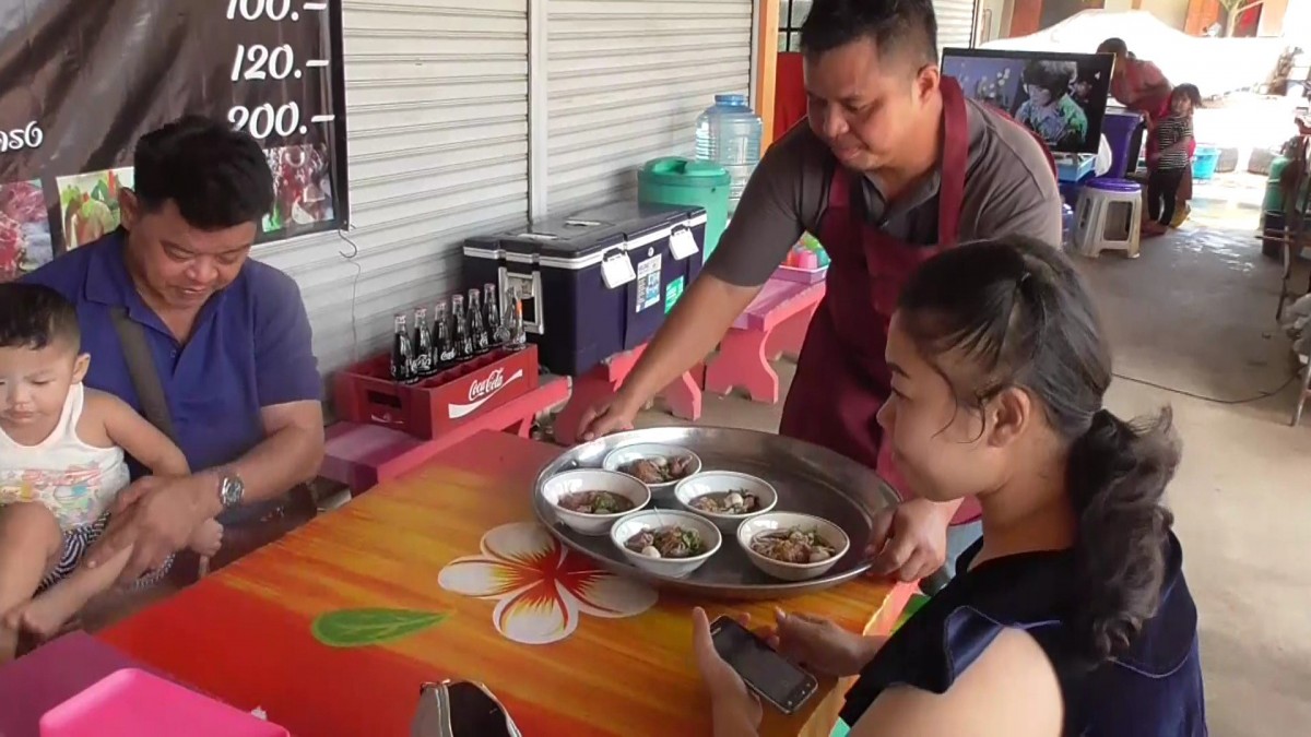 อดีตพนักงานสายการบินผันตัวเปิดร้านก๋วยเตี๋ยว พร้อมจัดโปรเด็ด กิน 5 จ่าย 4