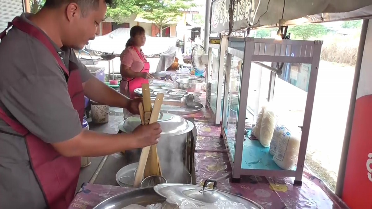 อดีตพนักงานสายการบินผันตัวเปิดร้านก๋วยเตี๋ยว พร้อมจัดโปรเด็ด กิน 5 จ่าย 4