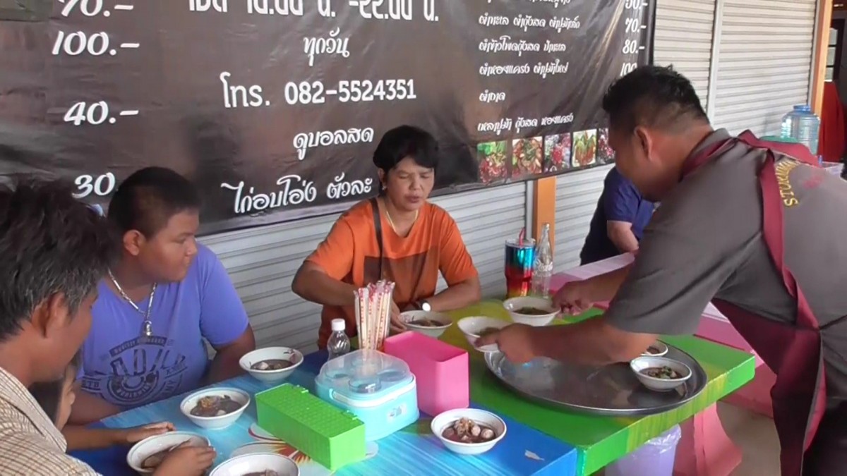 อดีตพนักงานสายการบินผันตัวเปิดร้านก๋วยเตี๋ยว พร้อมจัดโปรเด็ด กิน 5 จ่าย 4