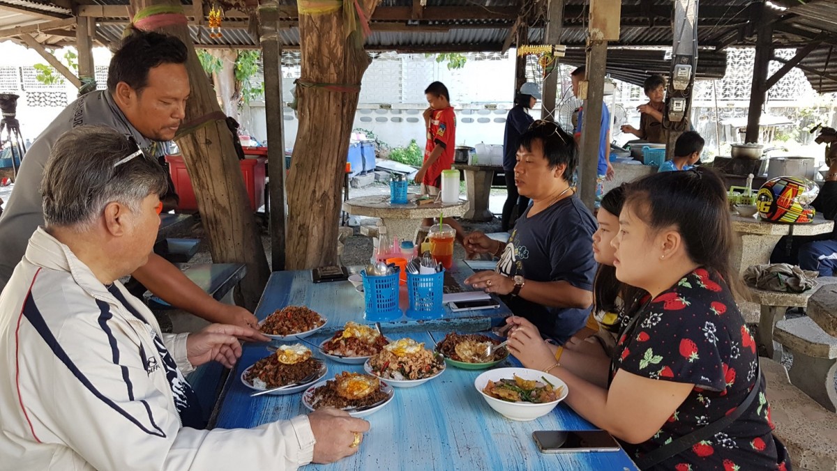 ชวนชิม "ผัดกะเพราข้าวบึ้ม" ราคาถูกอร่อย รับประกันความใหญ่ล้นจาน