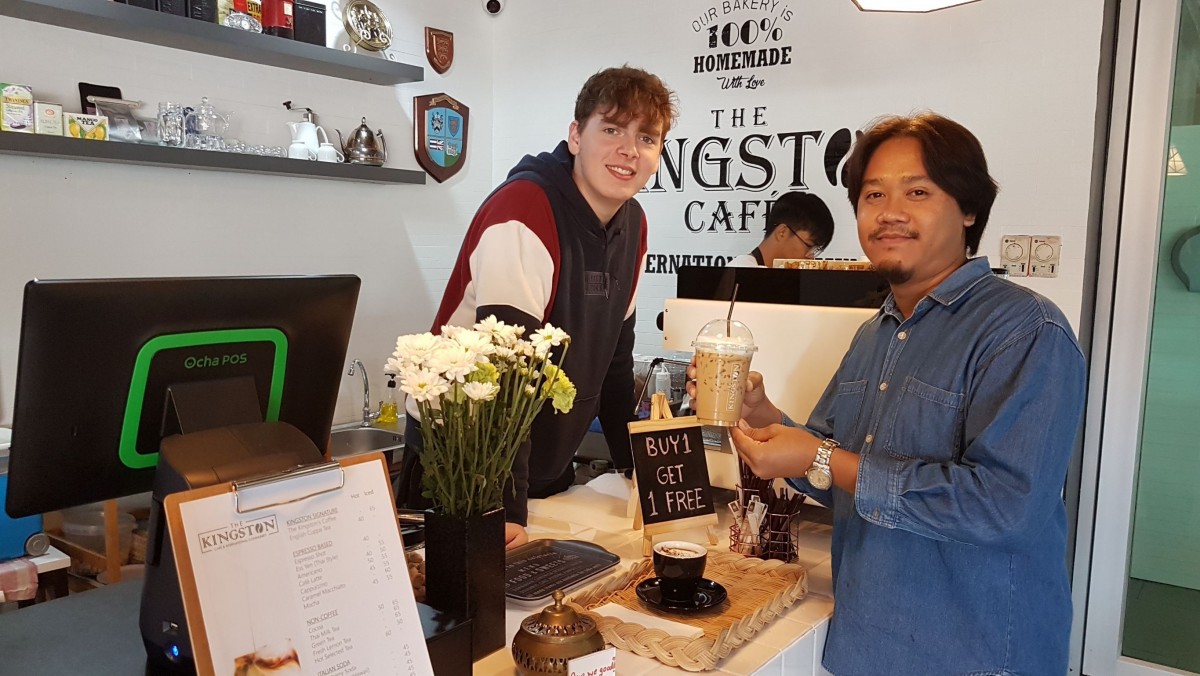 ไอเดียเก๋ Kingston Café ร้านกาแฟต้องพูดภาษาอังกฤษ