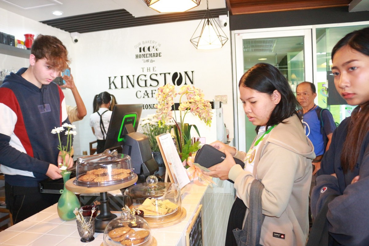 ไอเดียเก๋ Kingston Café ร้านกาแฟต้องพูดภาษาอังกฤษ