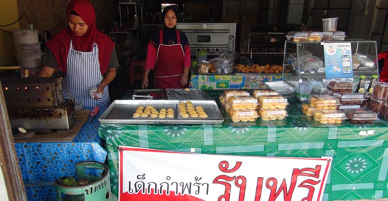 มากินเลย บ้านขนมไข่ไฮโซ ร้านขายขนมใจบุญ ให้เด็กกำพร้าเด็กยากจนกินฟรี