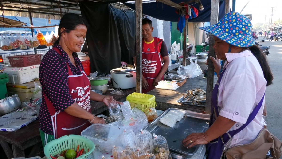 "น้ำพริกปลาทูตำสด" รายได้ครึ่งแสนต่อเดือน ชาวไทย-กัมพูชา แห่อุดหนุนไม่ขาดสาย