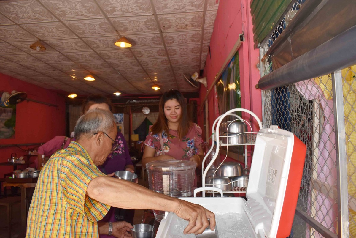 เตี๋ยวแซ่บเพิ้ง ร้านก๋วยเตี๋ยวภูไทสูตรโบราณ