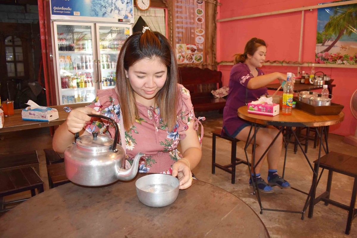 เตี๋ยวแซ่บเพิ้ง ร้านก๋วยเตี๋ยวภูไทสูตรโบราณ