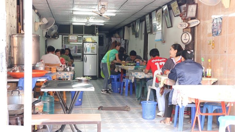 ก๋วยเตี๋ยวเนื้อตรอกขามแป รสชาติระดับตำนาน น้ำซุปรสเด็ดกับลูกชิ้นสูตรลับ