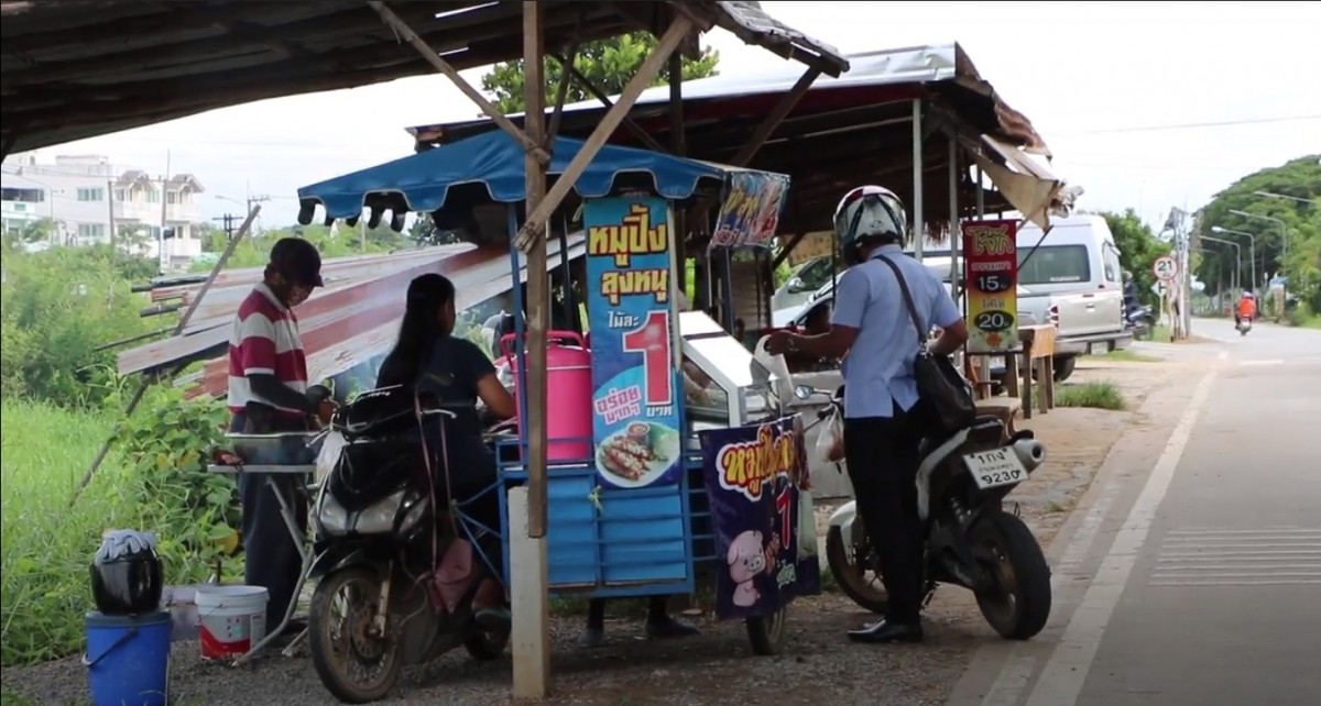 ชี้เป้าถูกและอร่อย หมูปิ้งโบราณทรงเครื่องไม้ละ 1 บาท