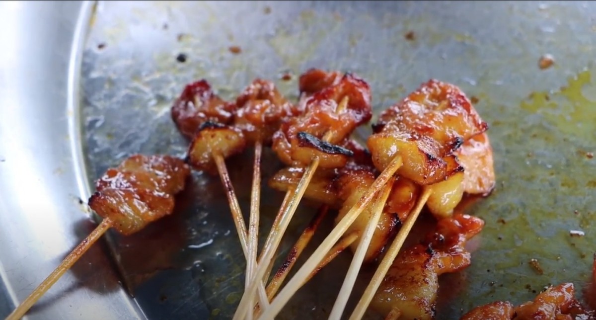 ชี้เป้าถูกและอร่อย หมูปิ้งโบราณทรงเครื่องไม้ละ 1 บาท