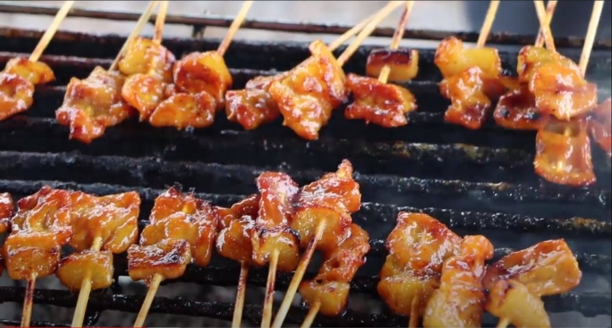 ชี้เป้าถูกและอร่อย หมูปิ้งโบราณทรงเครื่องไม้ละ 1 บาท