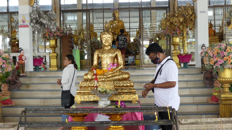 ท่องเที่ยวไหว้พระชมอุโบสถสีเงิน ที่วัดดอนใหญ่ จปทุมธานี